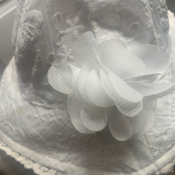 White Broderie Sun Hat NWT - Picture 2 of 7